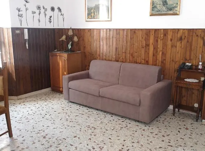 Casa Raffaello 게스트하우스 3*